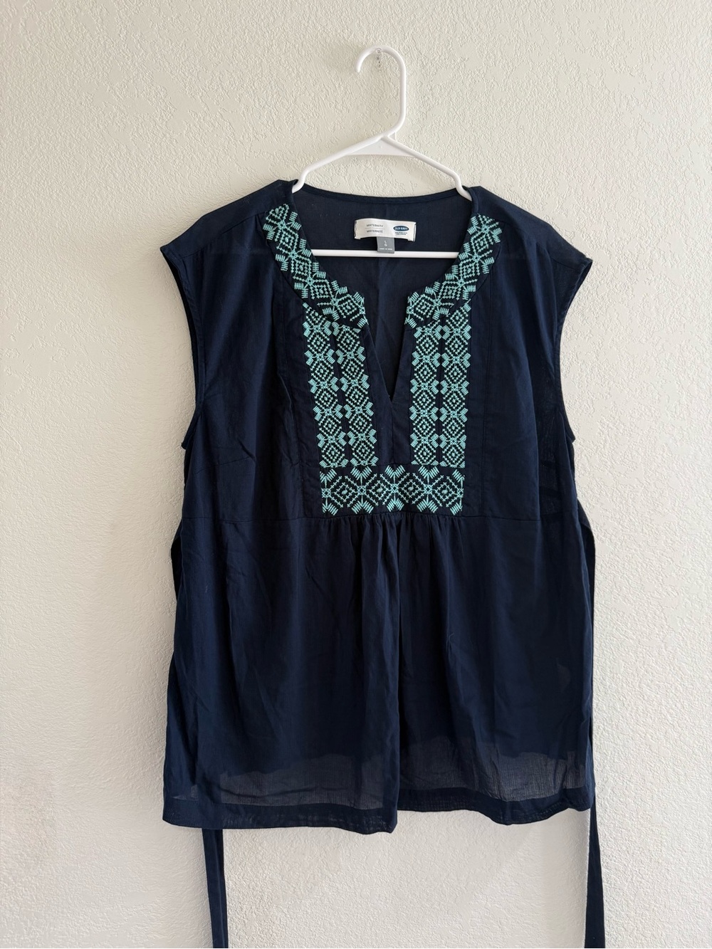 Old Navy Maternity Navy Sleeveless Tunic with Teal Embroidery
